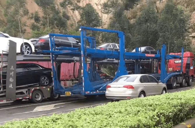 進(jìn)行長途汽車托運和短途汽車運輸哪個劃算？-鑫邦運車
