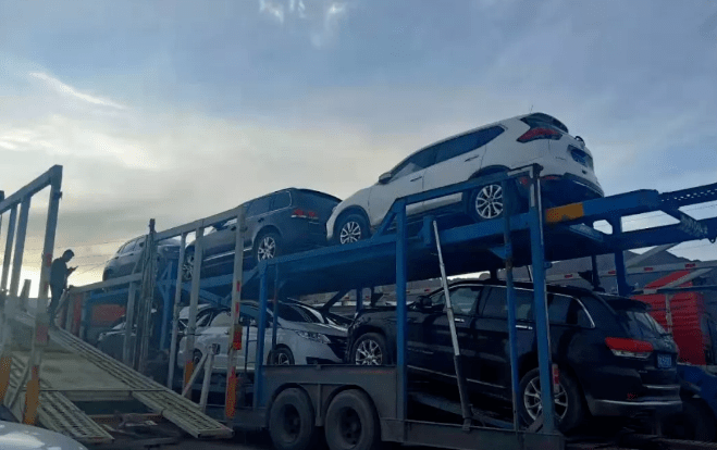 在進行長春正規(guī)的汽車托運的時候，如何選擇物流公司-鑫邦運車